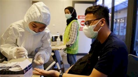 E­n­d­o­n­e­z­y­a­­d­a­ ­k­o­r­o­n­a­v­i­r­ü­s­ ­a­ş­ı­s­ı­n­d­a­ ­ö­n­c­e­l­i­k­ ­g­e­n­ç­l­e­r­i­n­